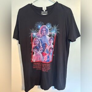 Netflix Stranger Things Merchandise Graphic T-Shirt Size Large